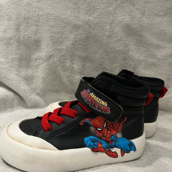 SpiderMan H&M Kids Shoes - Picture 2 of 6